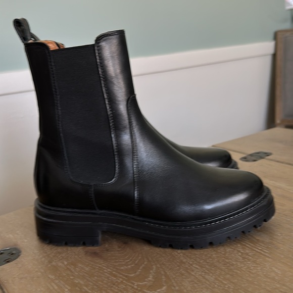 Hard to find! Sezane Lena Lugsole Chelsea leather boots black US 7 runs large - Picture 13 of 16